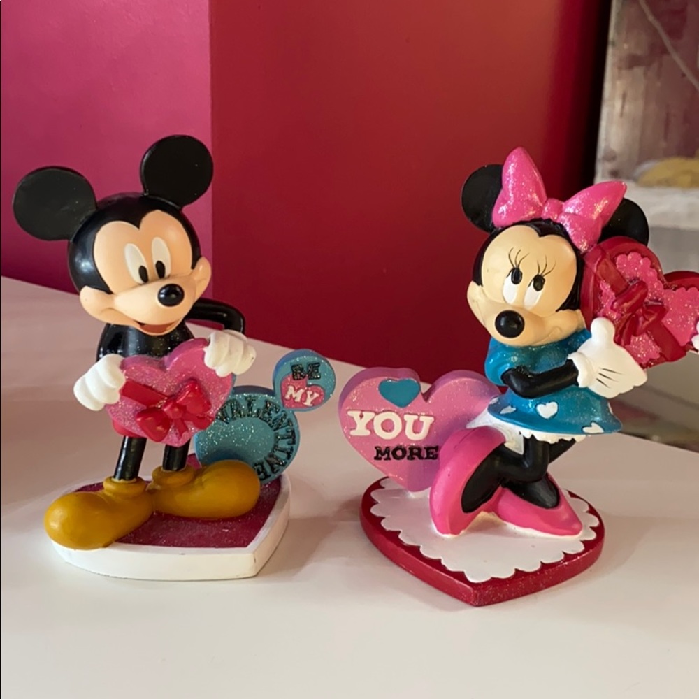 Disney valentine’s day figures/decorations